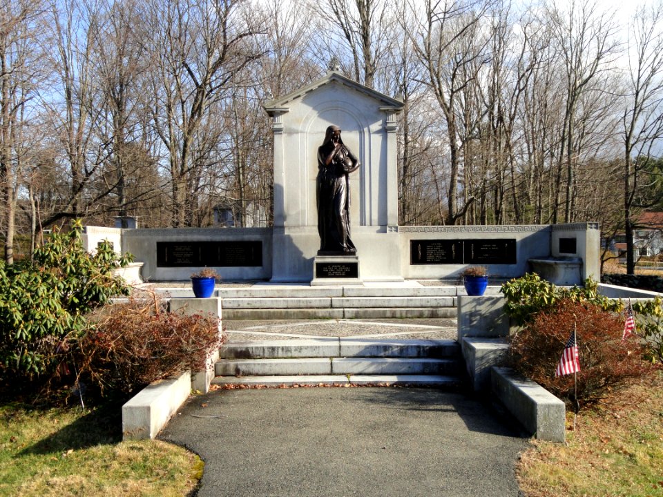 Monument, Memory Statue by Cyrus Edwin Dallin - Sherborn, MA - DSC03006