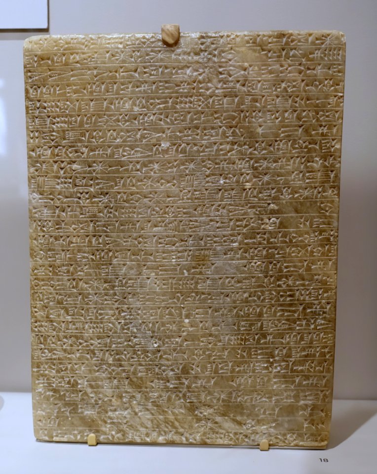 Monumental tablet, royal inscription, Middle Assyrian Period, c. 900 BC, alabaster - Harvard Semitic Museum - Cambridge, MA - DSC06176
