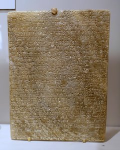 Monumental tablet, royal inscription, Middle Assyrian Period, c. 900 BC, alabaster - Harvard Semitic Museum - Cambridge, MA - DSC06176