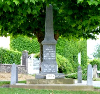 Monument aux morts de Luc-Armau vue 2
