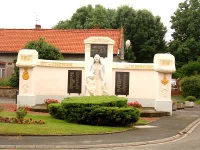 Monument Izel lez Esquerchin 01