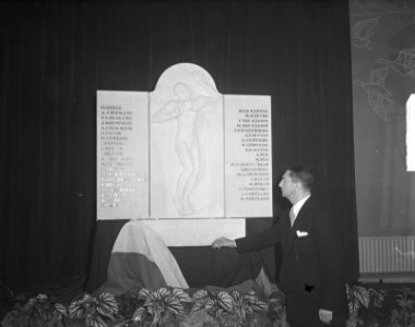 Monument NBB in Kras, onthulling door H. Boekman, Bestanddeelnr 903-6475