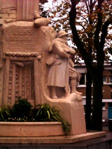 Monument Lens 03