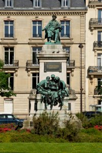 Monument Alexandre Dumas Doré Place Catroux Paris