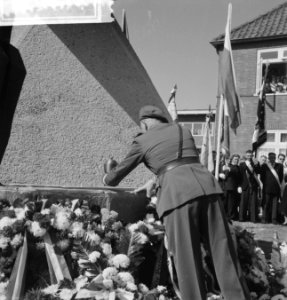Monument voor Parachutisten in Driel, Bestanddeelnr 912-9414