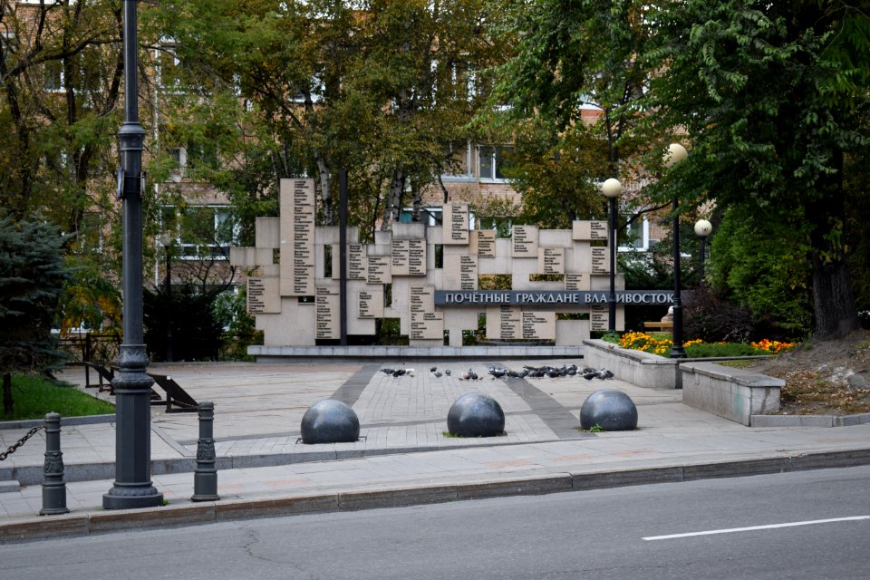 Monument in Vladivostok b 02