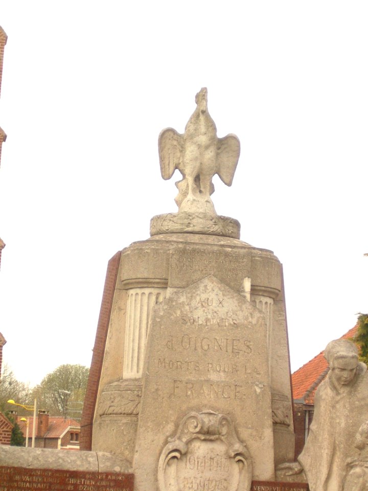 Monument Oignies02