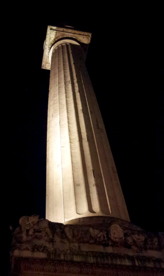 Monument of London by night