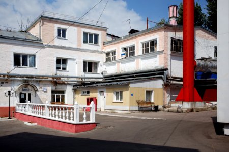 Moscow, Bolshaya Semyonovskaya 11 inside the block, July 2012 02