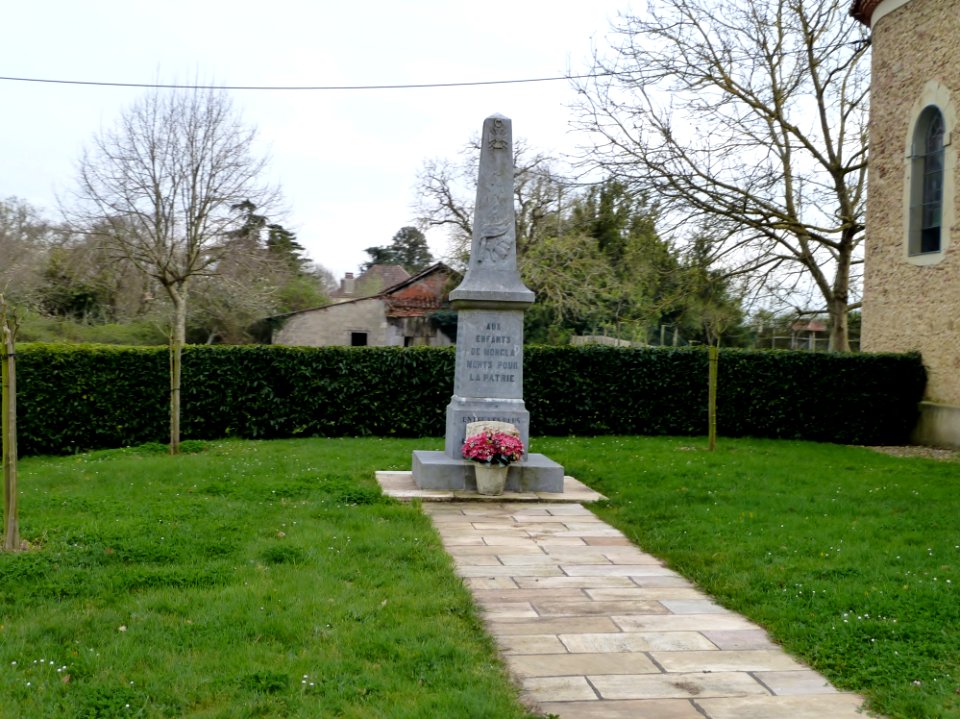 Monument aux morts de Moncla