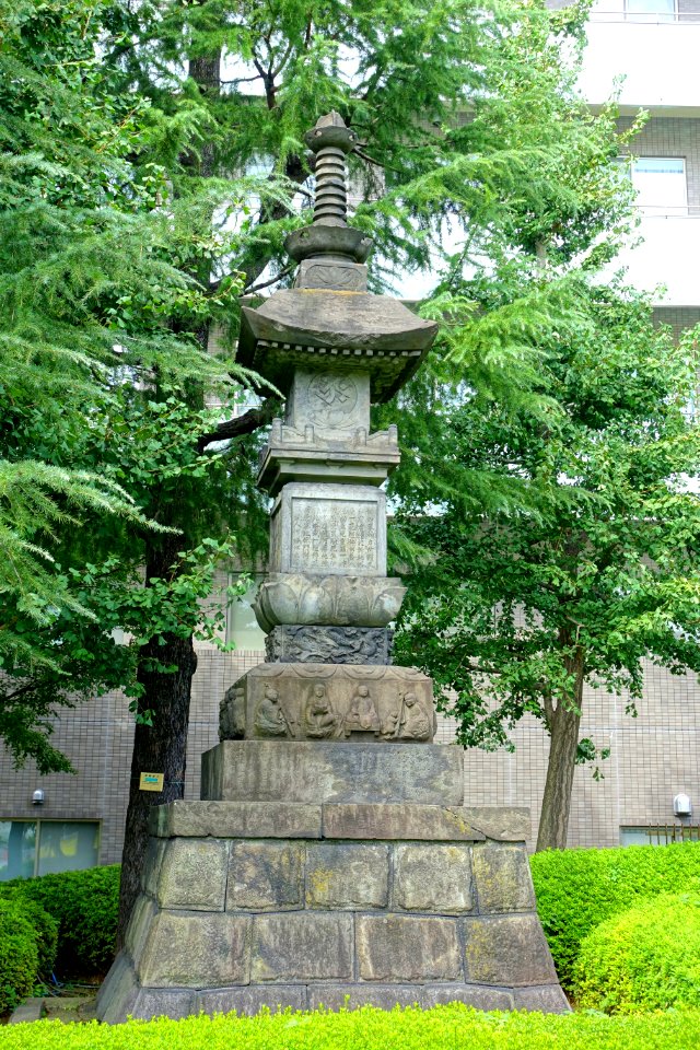 Monument - Sensoji - Tokyo, Japan - DSC06339