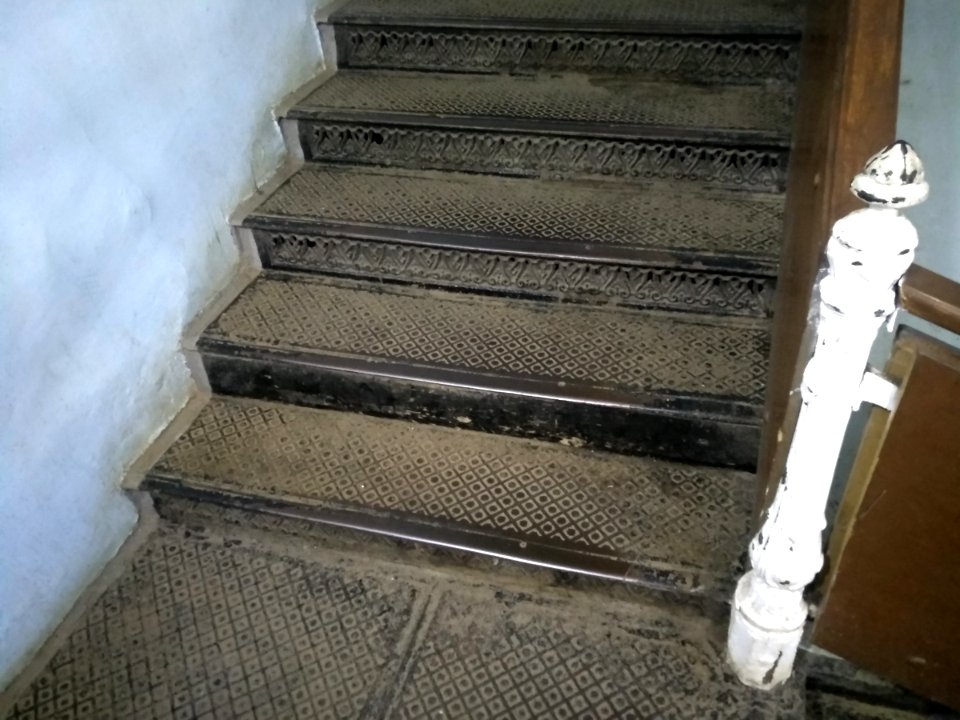 Moscow, Maroseyka 2-15 iron staircase 01