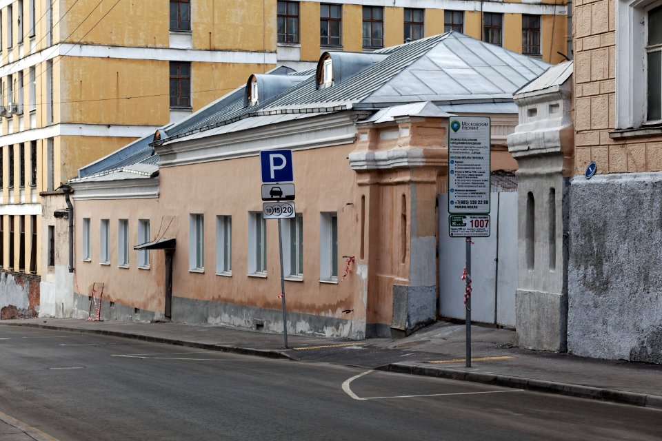 Moscow, Maly Tryohsvyatitelsky Lane, Mar 2014 02
