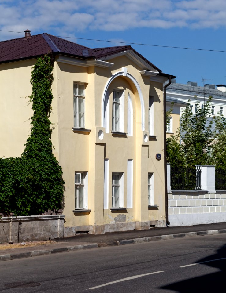 Moscow, Goncharnaya 16 str.2, July 2012 01