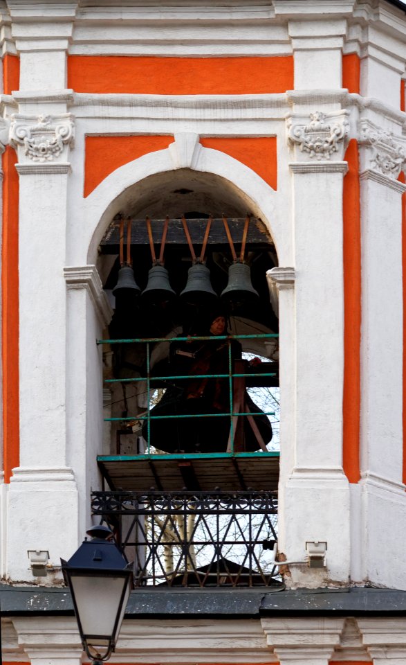 Moscow, Church of Saint Nicholas in Klyoniki, ringing bells, March 2020