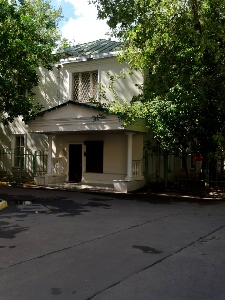 Moscow, Gilyarovskogo 76C2 (Mira 75) Aug 2009 01