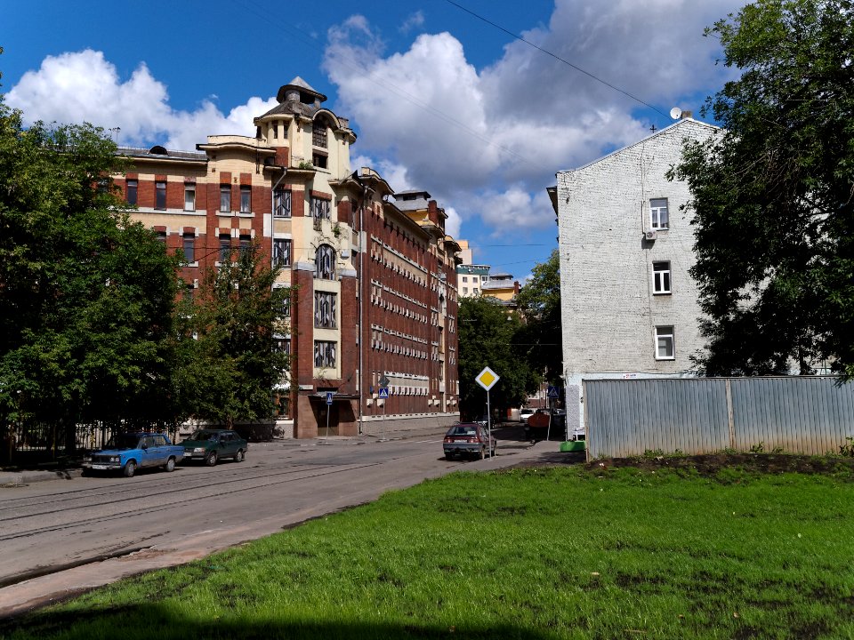 Moscow, Gilyarovskogo 65,68 Aug 2009 01 (DXO)