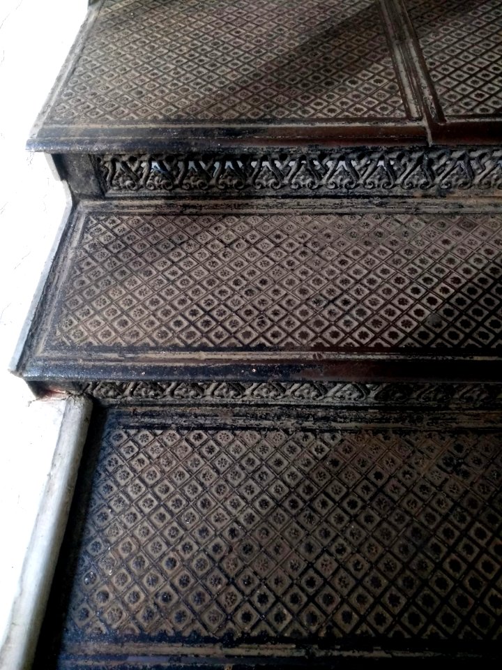 Moscow, Maroseyka 2-15 iron staircase 03