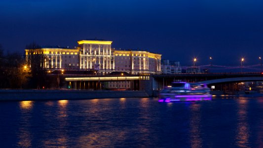 Moscow, Bolshoy Krasnokholsmsky Bridge at night, March 2014 02