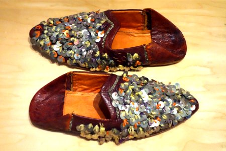 Moroccan babouche, burgundy leather with silver sequins, 20th century - Bata Shoe Museum - DSC00131