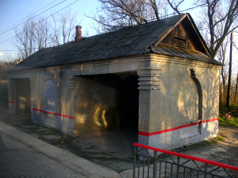 Morskoy Chulek rw station platform building