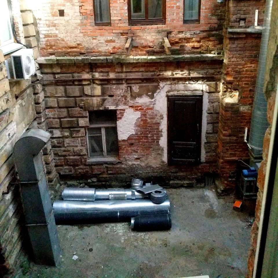 Moscow, Maroseyka 2-15 inner courtyard 02