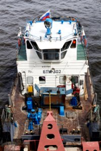 Moscow, BTM-302 tug under Bolshoy Kamenny Bridge 06