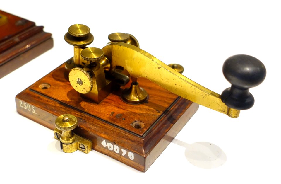 Morse printer with key (key), telegraphy, TeM41436 & TeM40070 - Tekniska museet - Stockholm, Sweden - DSC01644