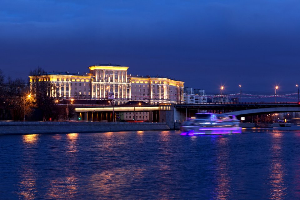 Moscow, Bolshoy Krasnokholsmsky Bridge at night, March 2014 03