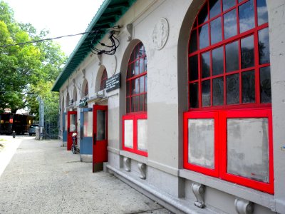 Morris Pk Sta 5 facade jeh