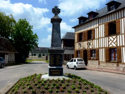 Morainville-Jouveaux (Eure, Fr) monument aux morts, Morainville