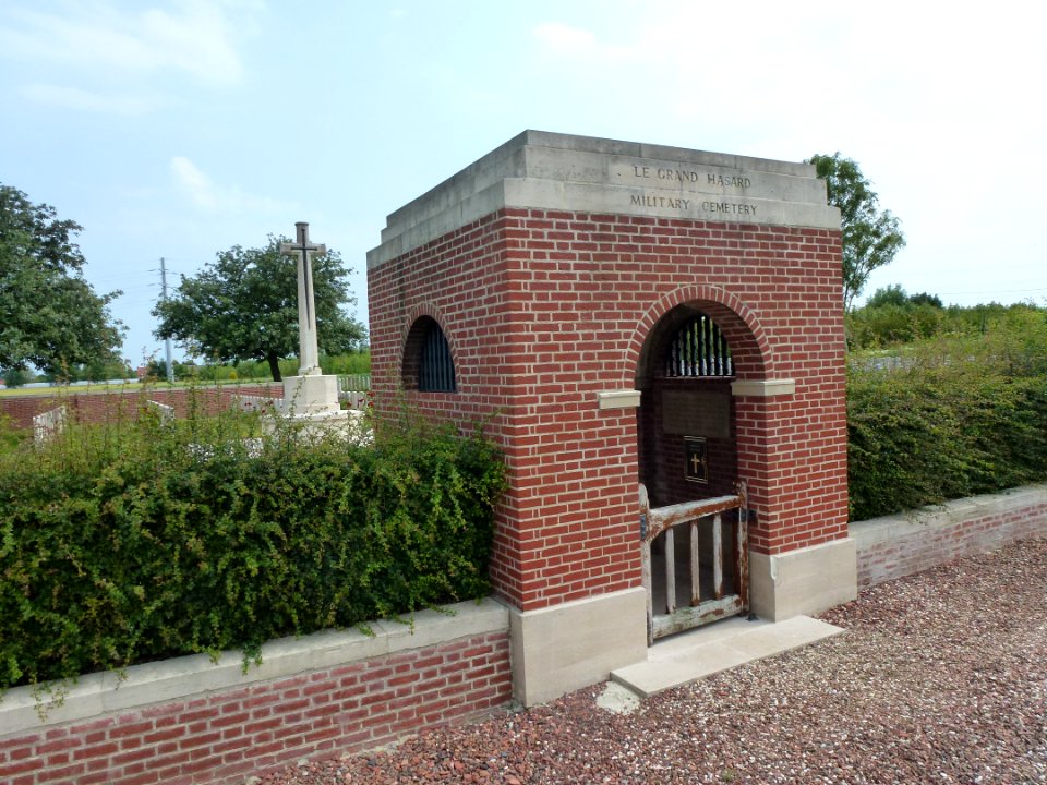 Morbecque (Nord, Fr) Le Grand Hasard Military Cemetery 01