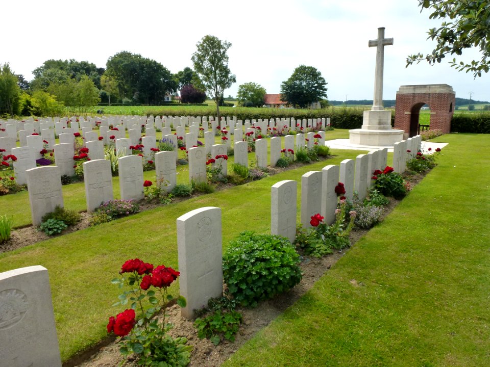 Morbecque (Nord, Fr) Le Grand Hasard Military Cemetery 03