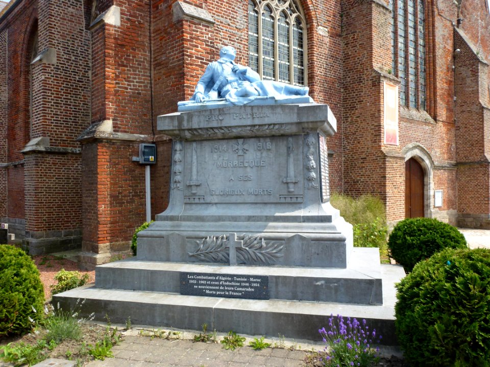 Morbecque (Nord, Fr) monument aux morts
