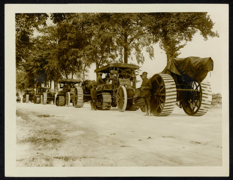 More big guns pouring up to the front, Bestanddeelnr 158-0897