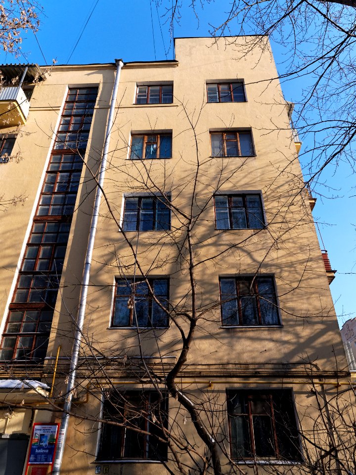 Moscow, Lesteva 18 inside south end 02