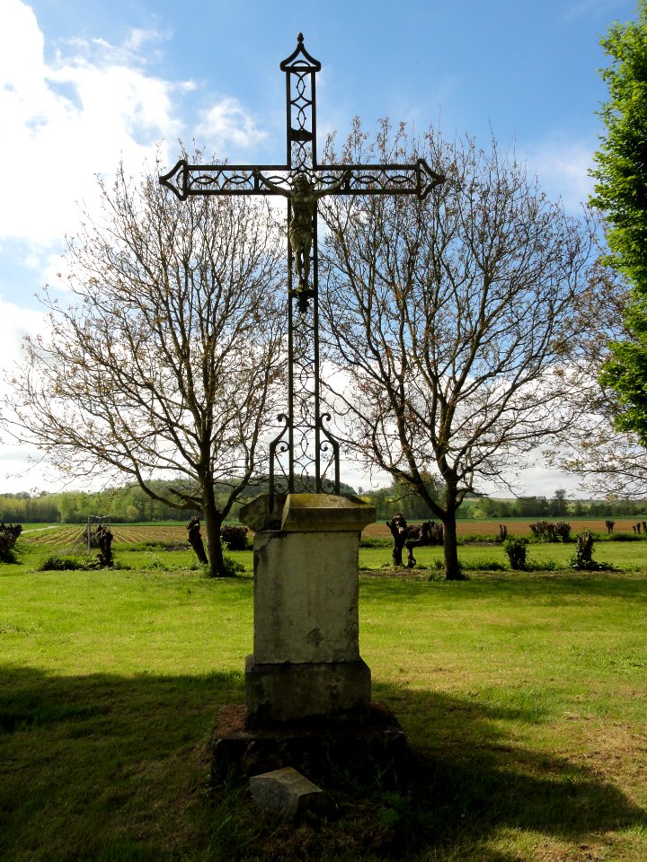 Mortiers (Aisne) croix de chemin sud