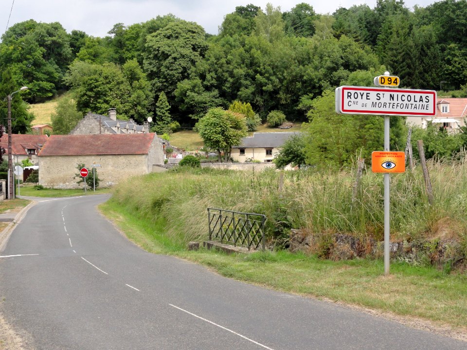 Mortefontaine (Aisne) city limit sign Roye-Saint-Nicolas