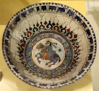 Minai-ware bowl with a horse and rider, Iran, Kashan, 12th-13th century, overglaze-painted stonepaste - Royal Ontario Museum - DSC04688