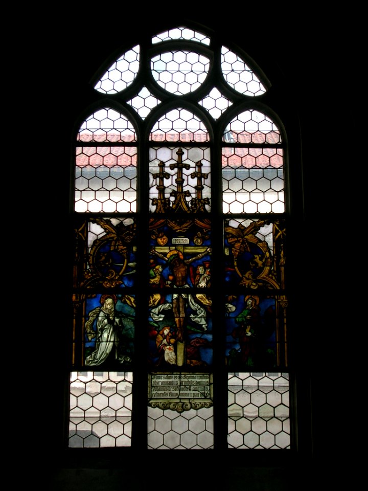 Mortuarium Eichstätt -Fenster Kreuzigungsgruppe