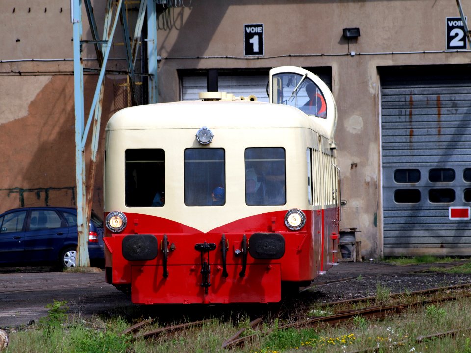 Mine museum diesel locomotive autorail Picasso X4042 at Petite-Rosselle pic-001