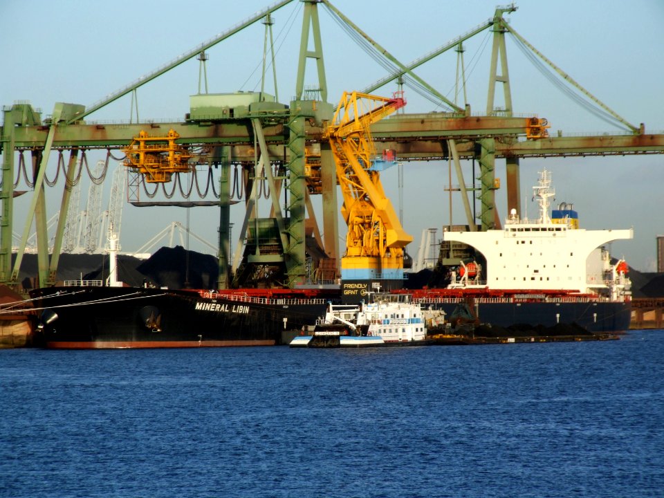 MINERAL LIBIN - IMO 9340726 - Callsign 3EZE7 p2, Mississippi harbour, Port of Rotterdam, Holland 29-Nov-2006