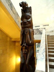 Mortuary Pole, erected by Nisa'a Wolf Chief Kw'axsuu, village of Ank'idaa, Nass River, British Columbia, carved by Yaragwanows and Oyee, raised c. 1860 - Royal Ontario Museum - DSC00214