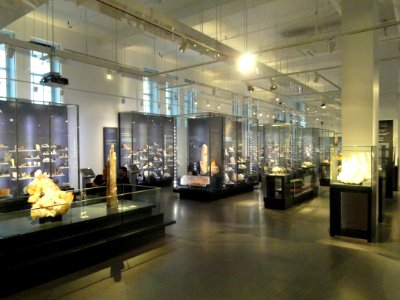 Mineral gallery - Royal Ontario Museum - DSC00220