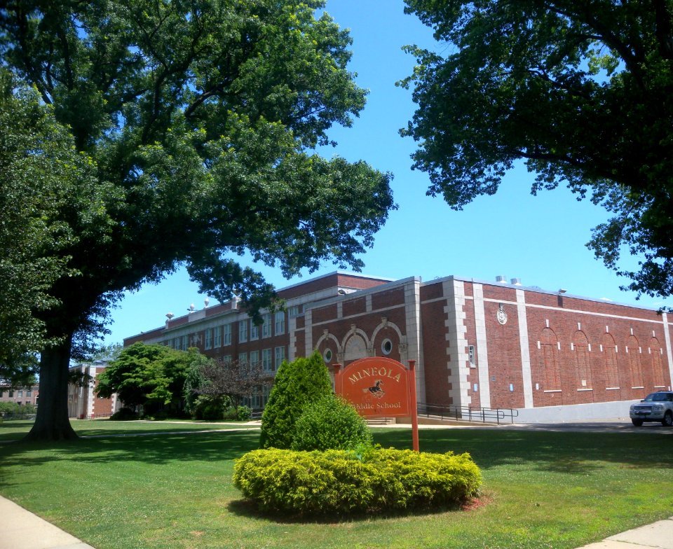 Mineola Middle School jeh