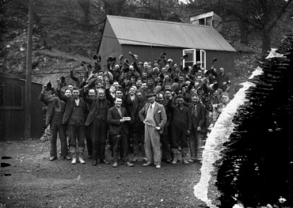Miners at Pumsaint gold mine (1294938)