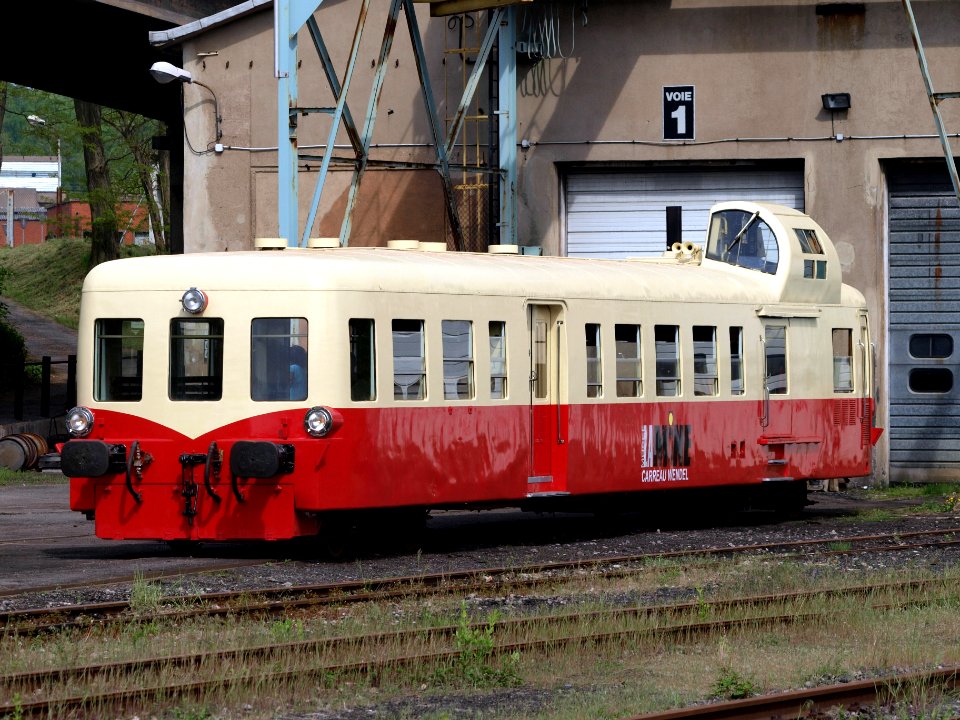 Mine museum diesel locomotive autorail Picasso X4042 at Petite-Rosselle pic-003