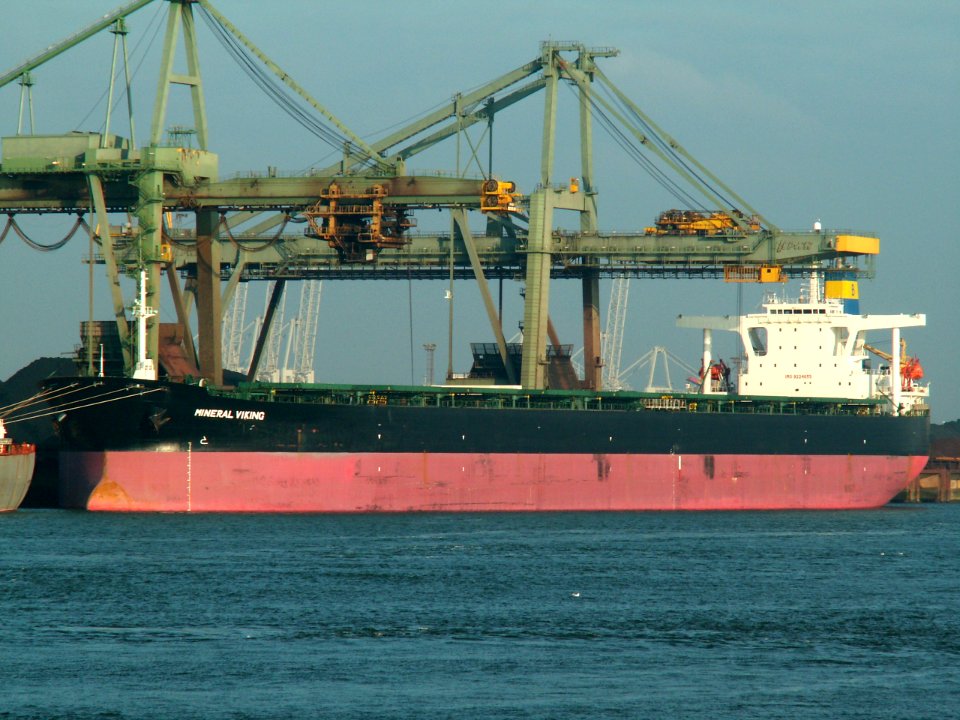 MINERAL VIKING - IMO 9224635 - Callsign ONAM , Mississippi harbour, Port of Rotterdam, Holland 04-Jan-2006