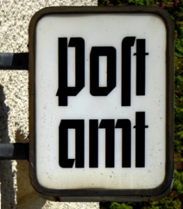 Mindelheim, Bahnhofstraße 4, Schild „Postamt“, 1
