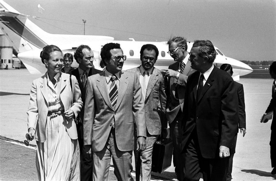 Min Tuijnman en staatssecr Smit Kroes halen min van PTT van Saoedi Arabie van Sc, Bestanddeelnr 929-7793